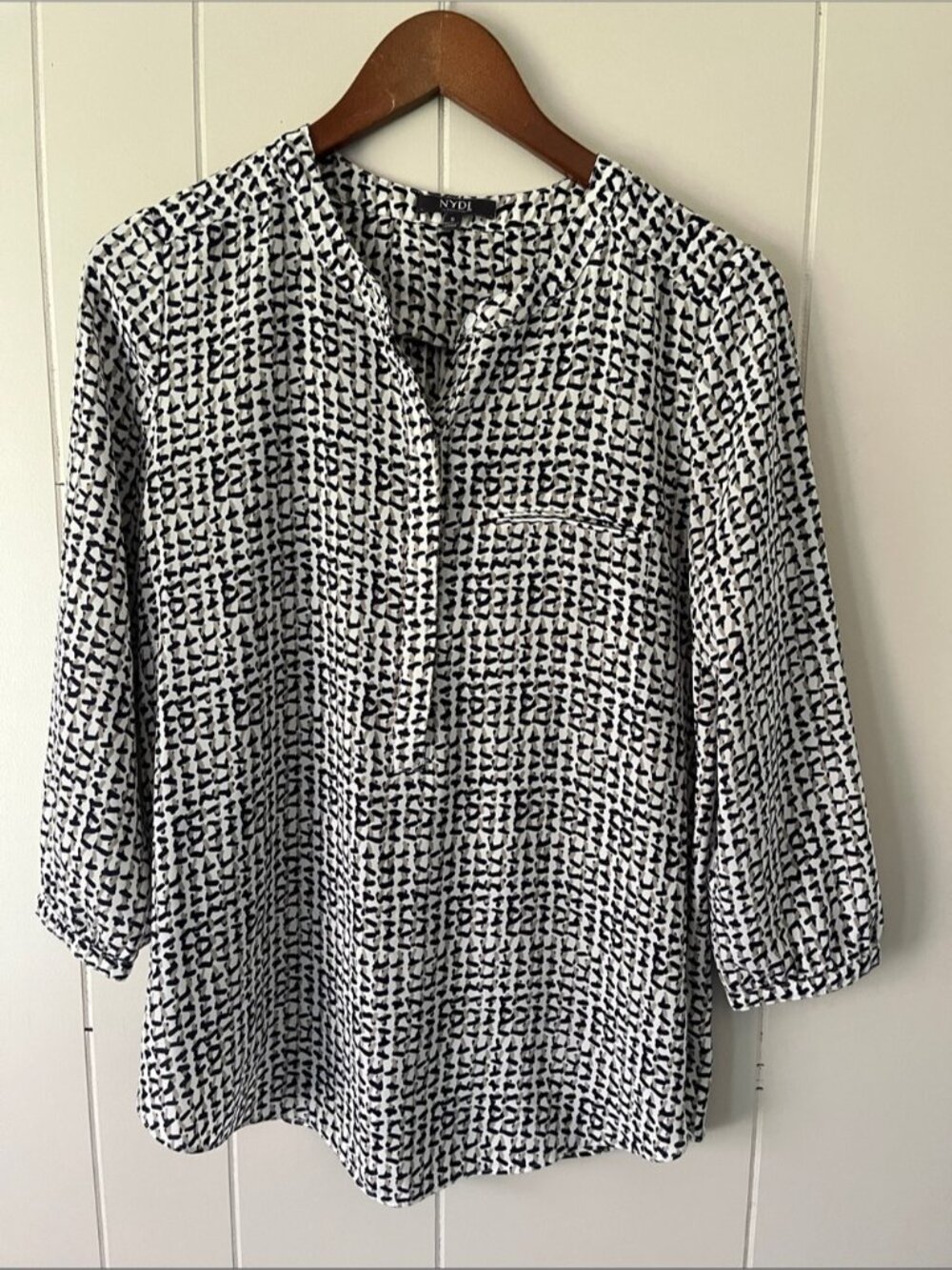 Black and White Abstract Print Long-Sleeve Blouse